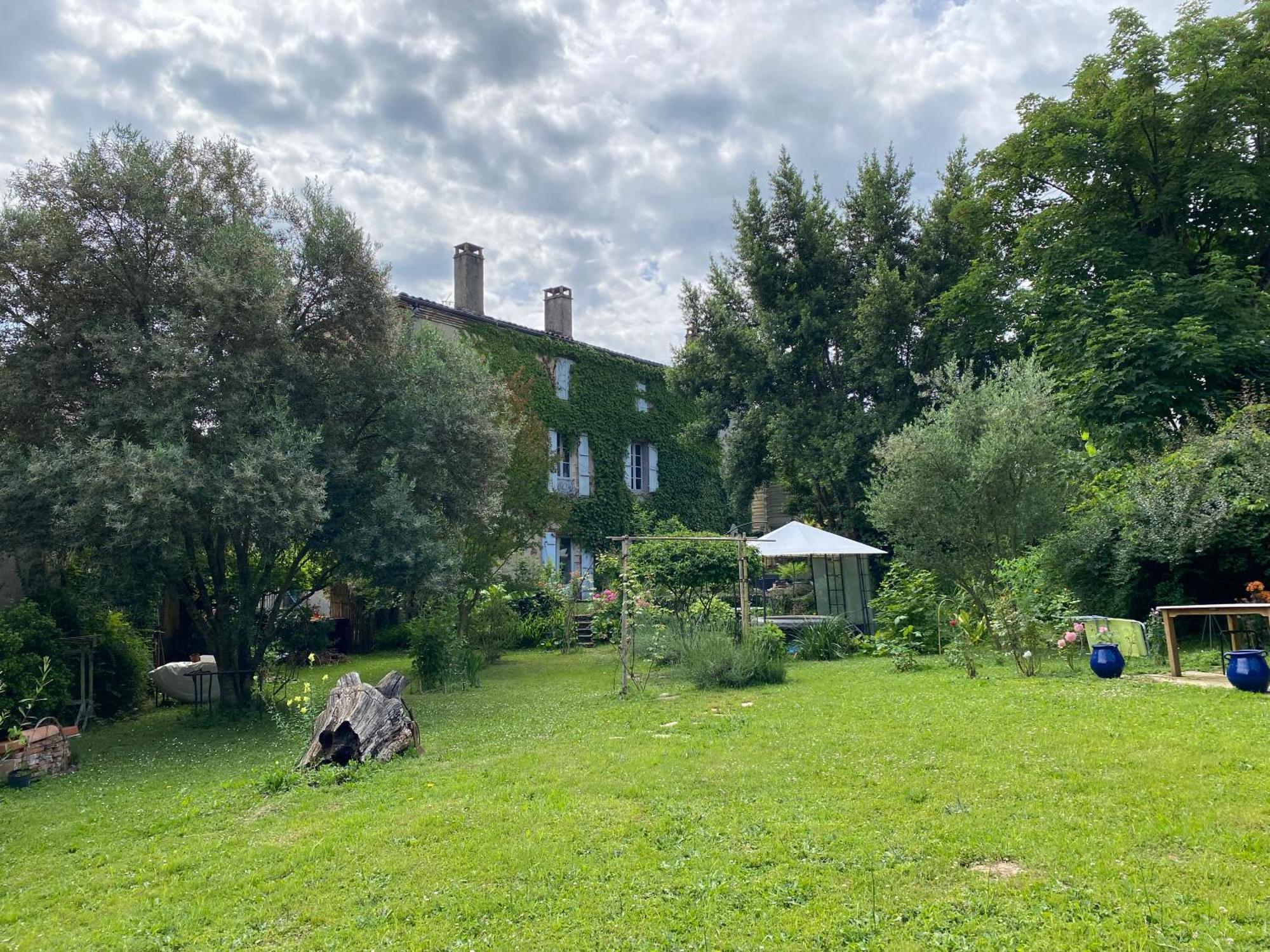 Au Jardin Y Bed and Breakfast Moissac Eksteriør billede